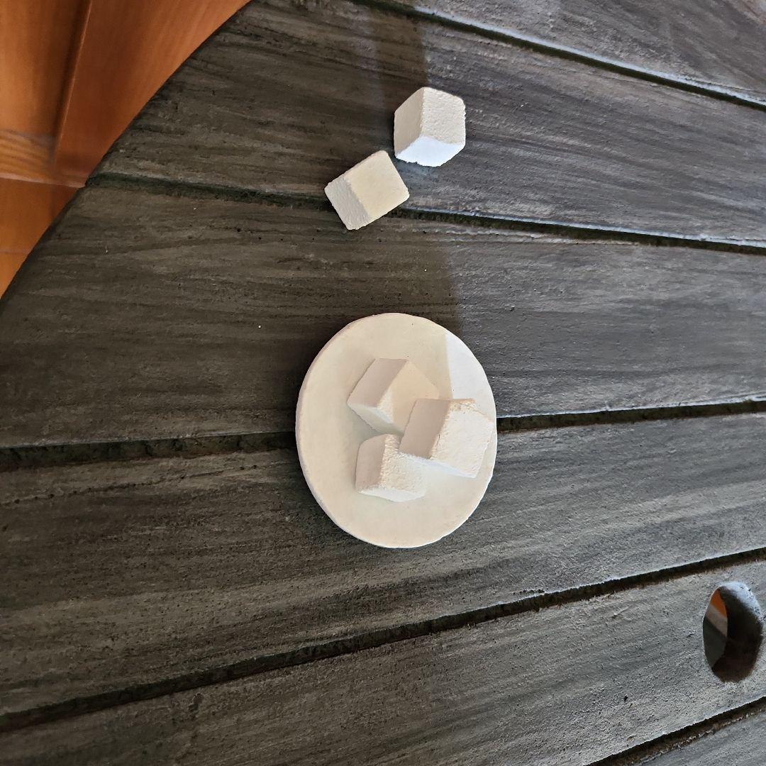 フェイク 机 アート 作品 発泡スチロール テーブル アート 作品