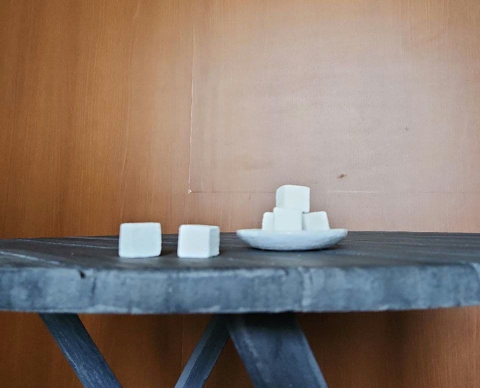 フェイク 机 アート 作品 発泡スチロール テーブル アート 作品