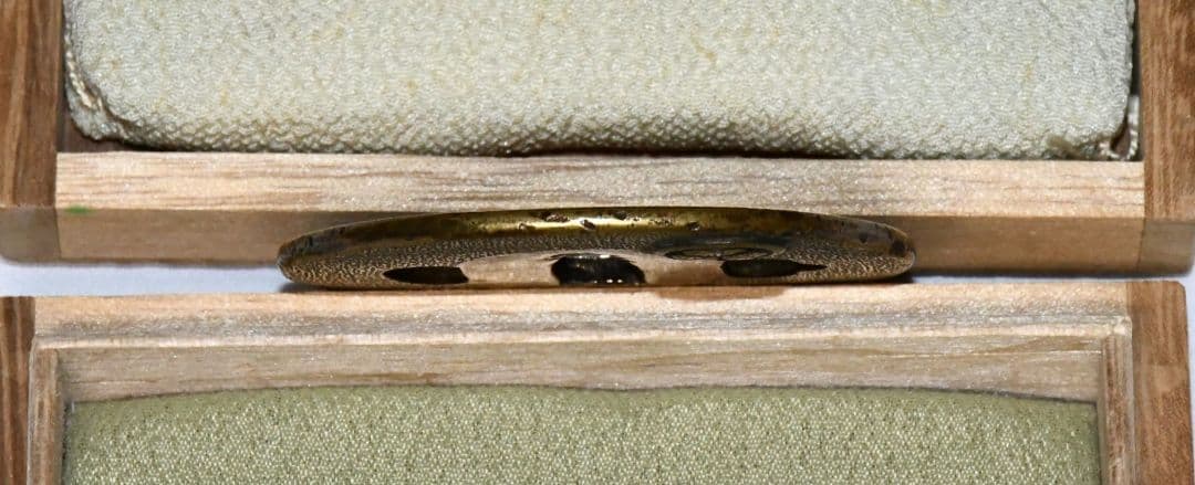 葵紋図鐔 赤銅地 無銘 安田 時代鍔 - メルカリ