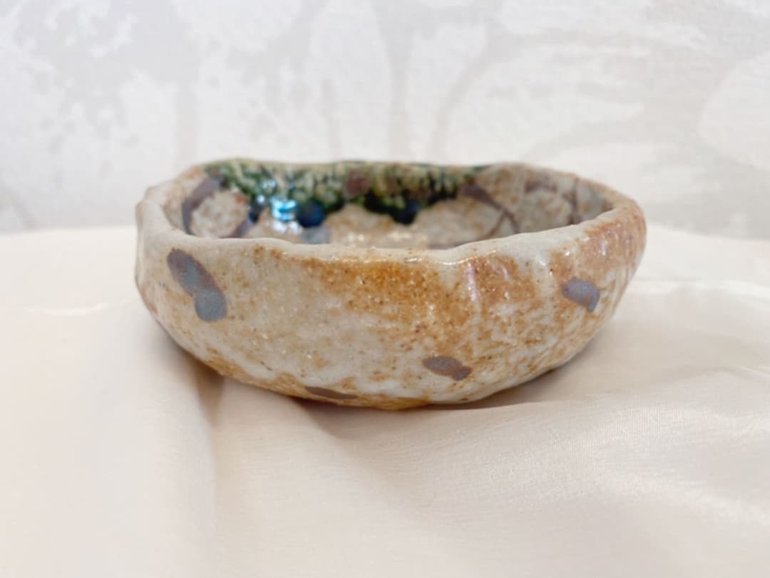 織部焼き 佐藤和次 小皿 小鉢 焼き物 焼き皿 焼皿 お皿 円形 緑 カニ