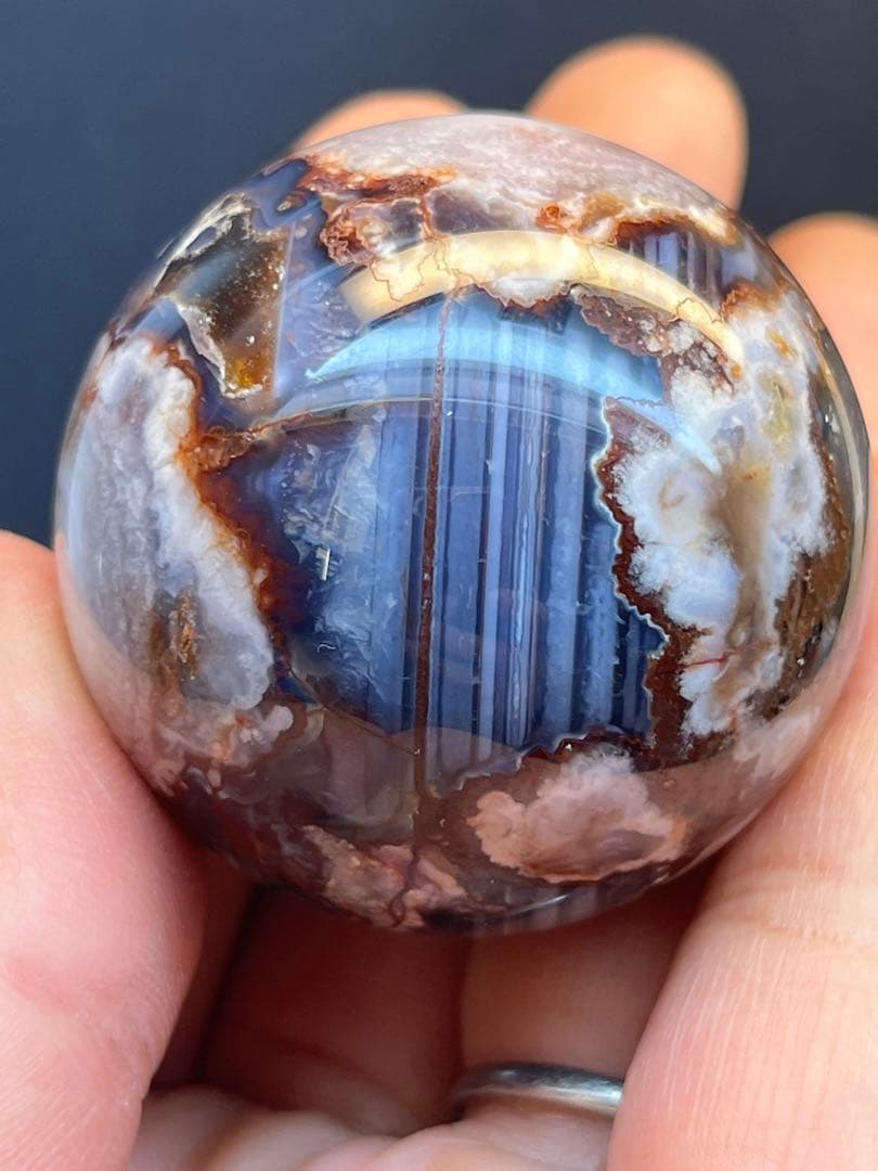 天然石 ブルー桜瑪瑙 スフィア 火山瑪瑙共生 シマシマ模様 台座付き