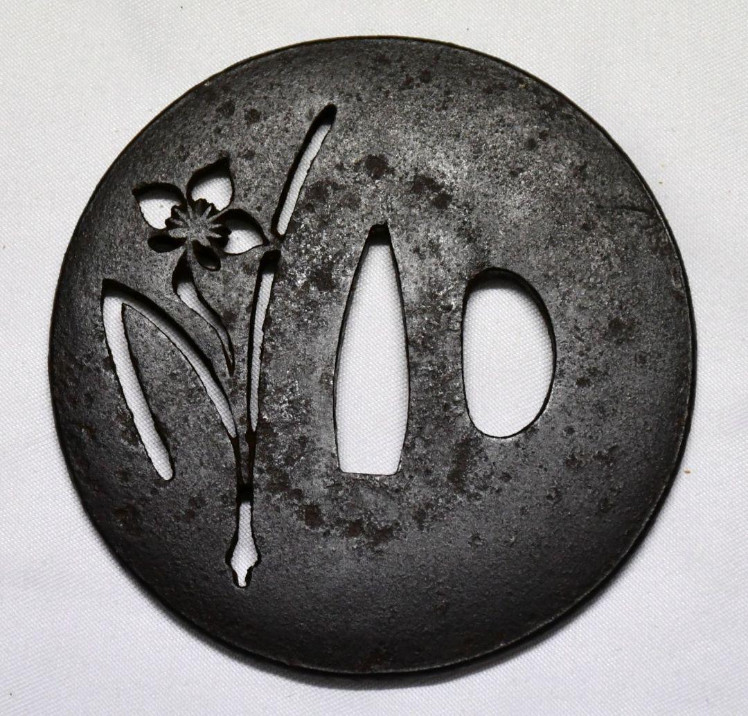 時代物　鍔　菖蒲透し鐔　銘忠次