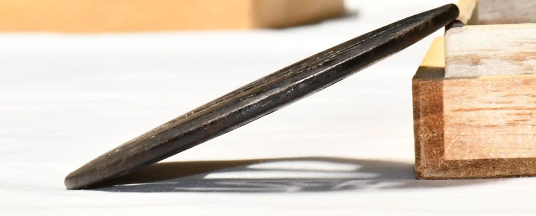 時代物　鍔　菖蒲透し鐔　銘忠次