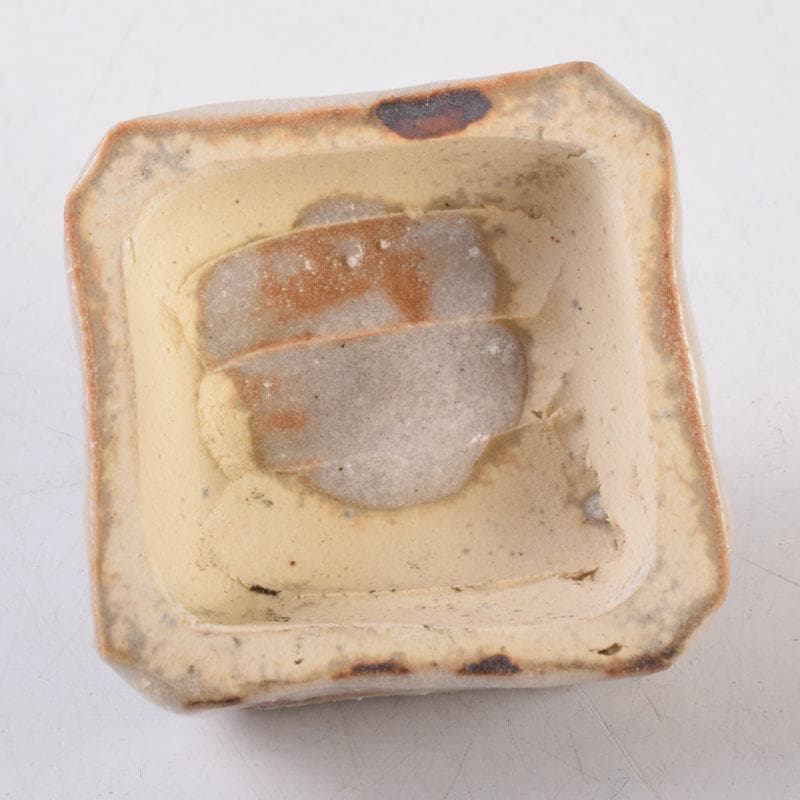 茶道具 志野焼 春恭作 花文 香合 共箱 C 8471