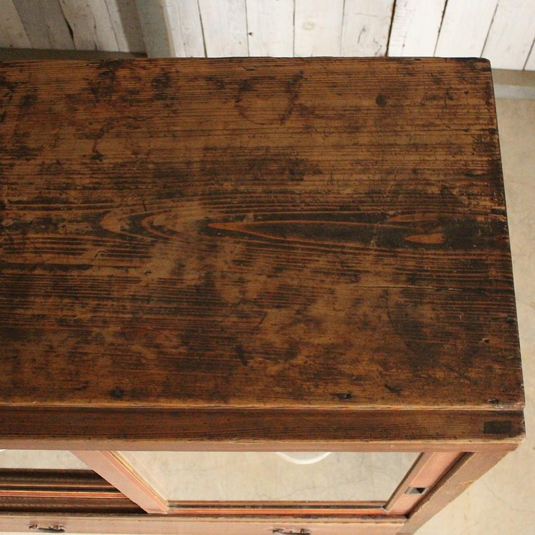 古く味のあるガラス戸棚　木製引き出し　食器棚　水屋　カウンター　古家具