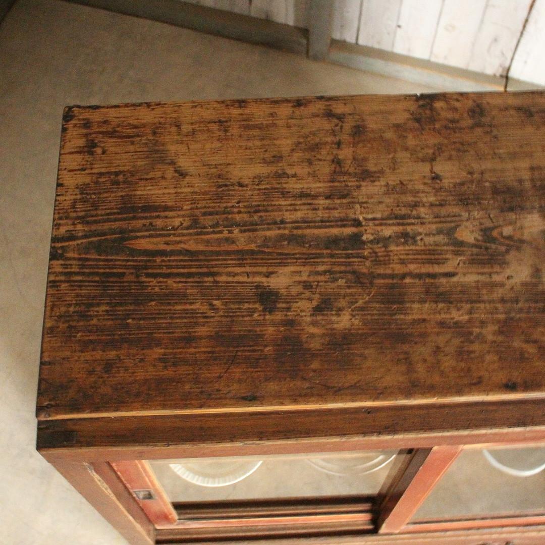 古く味のあるガラス戸棚　木製引き出し　食器棚　水屋　カウンター　古家具