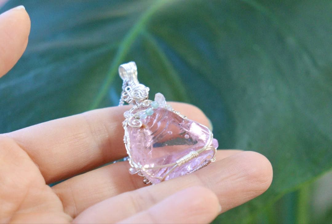 桜色ピンクアンダラクリスタルのワイヤージュエリーネックレス︎︎⟡天然石ペンダント