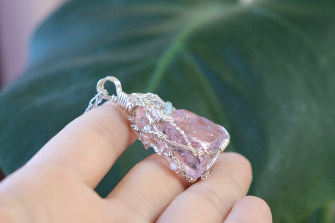 桜色ピンクアンダラクリスタルのワイヤージュエリーネックレス︎︎⟡天然石ペンダント