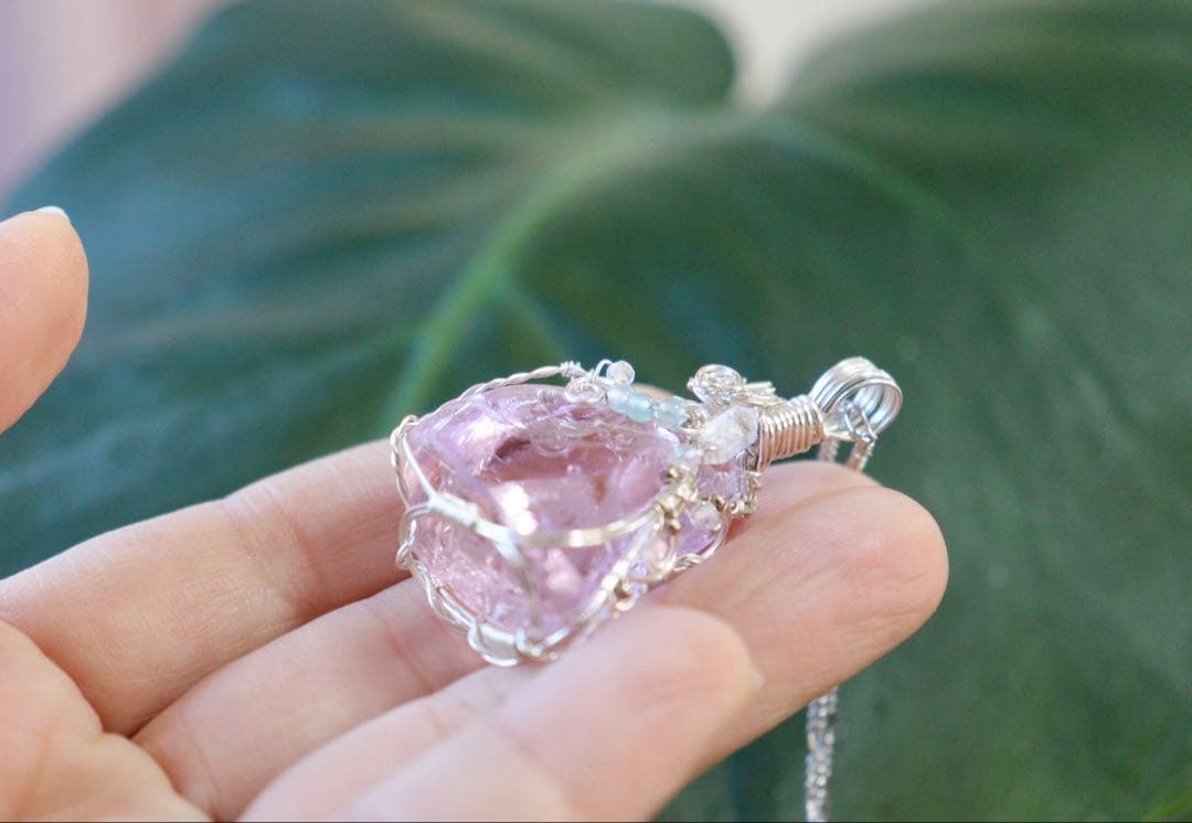 桜色ピンクアンダラクリスタルのワイヤージュエリーネックレス︎︎⟡天然石ペンダント