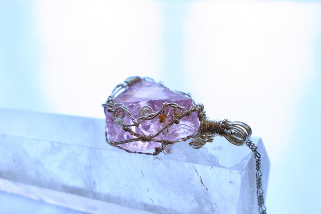 桜色ピンクアンダラクリスタルのワイヤージュエリーネックレス︎︎⟡天然石ペンダント
