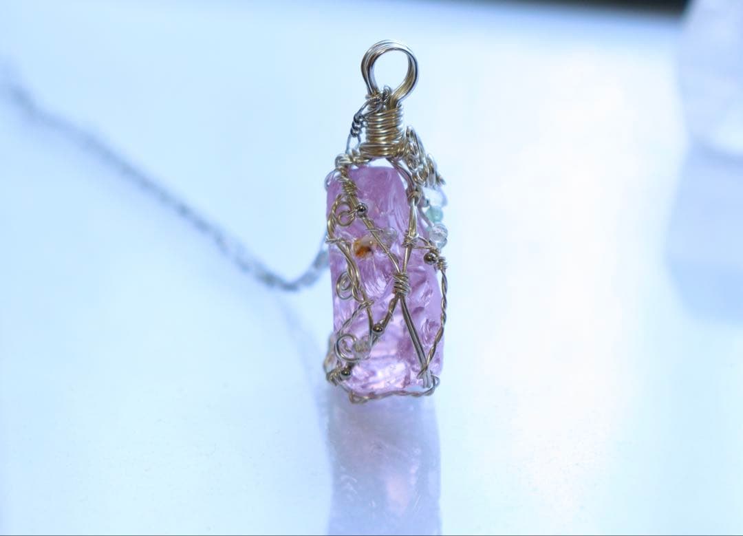 桜色ピンクアンダラクリスタルのワイヤージュエリーネックレス︎︎⟡天然石ペンダント