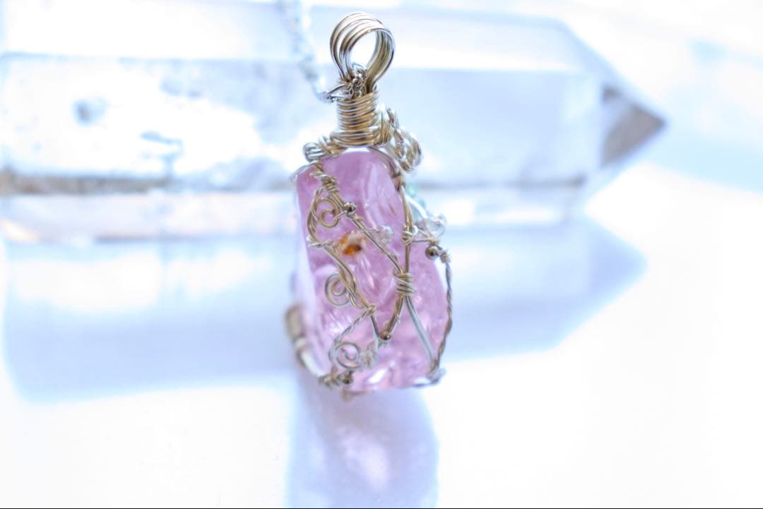 桜色ピンクアンダラクリスタルのワイヤージュエリーネックレス︎︎⟡天然石ペンダント