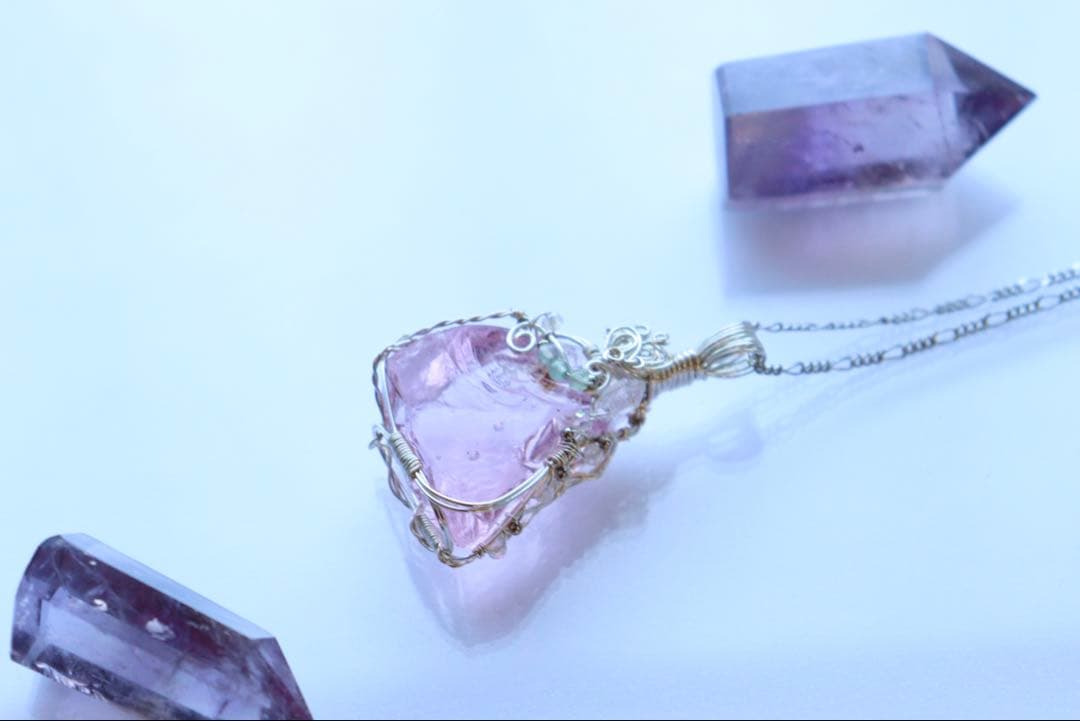 桜色ピンクアンダラクリスタルのワイヤージュエリーネックレス︎︎⟡天然石ペンダント