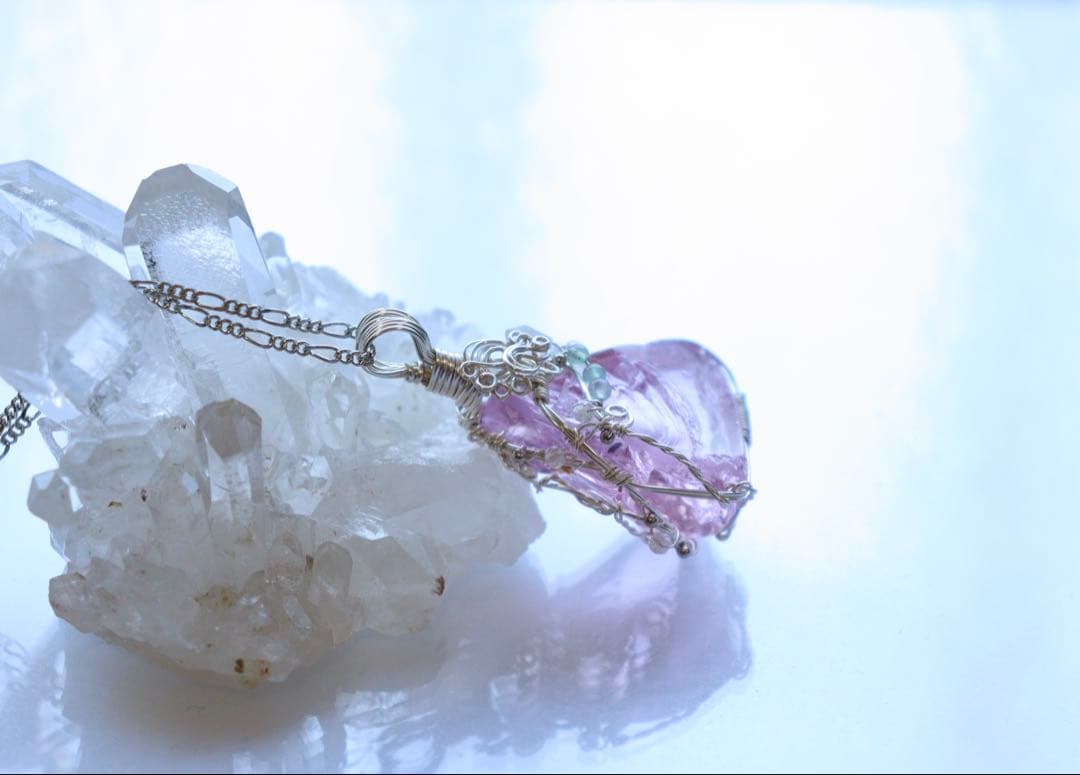 桜色ピンクアンダラクリスタルのワイヤージュエリーネックレス︎︎⟡天然石ペンダント