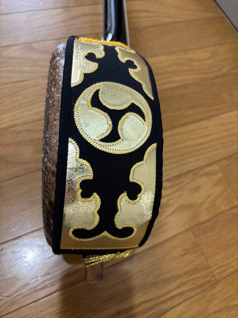 ニシキヘビ皮三線本体＆内布ソフトケース付き