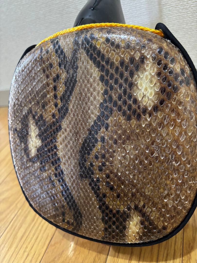 ニシキヘビ皮三線本体＆内布ソフトケース付き