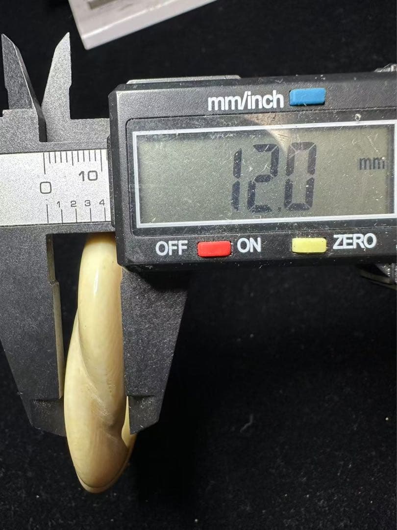 バングル　象牙調　天然素材　アンティーク　彫刻 古美術品細密細工骨董コレクション