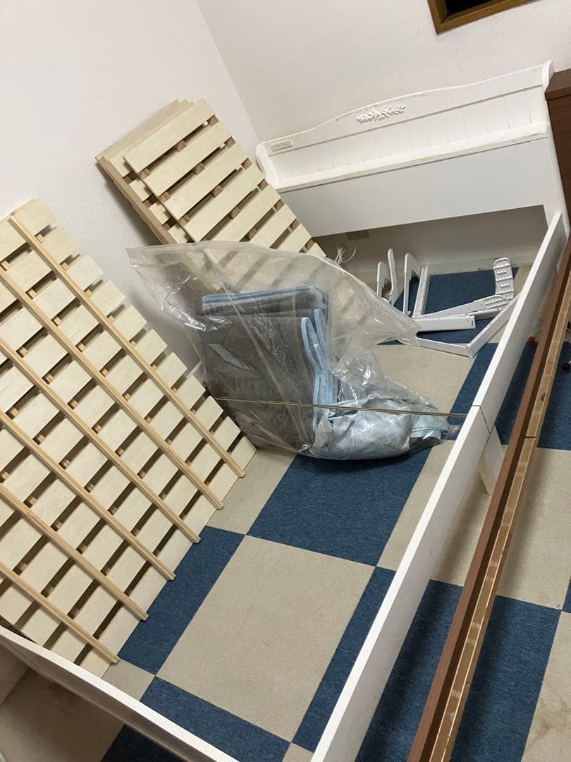 セミダブルベッド　120cmx200cm 2セットのみ