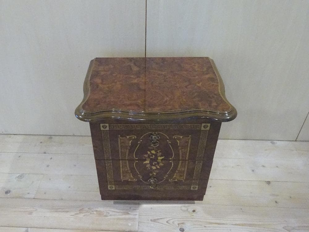 イタリア　ヨーロピアンクラシック　ナイトテーブル　サイドチェスト　美品