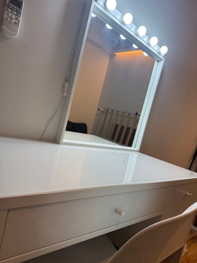 IKEA ドレッサー LED照明付き