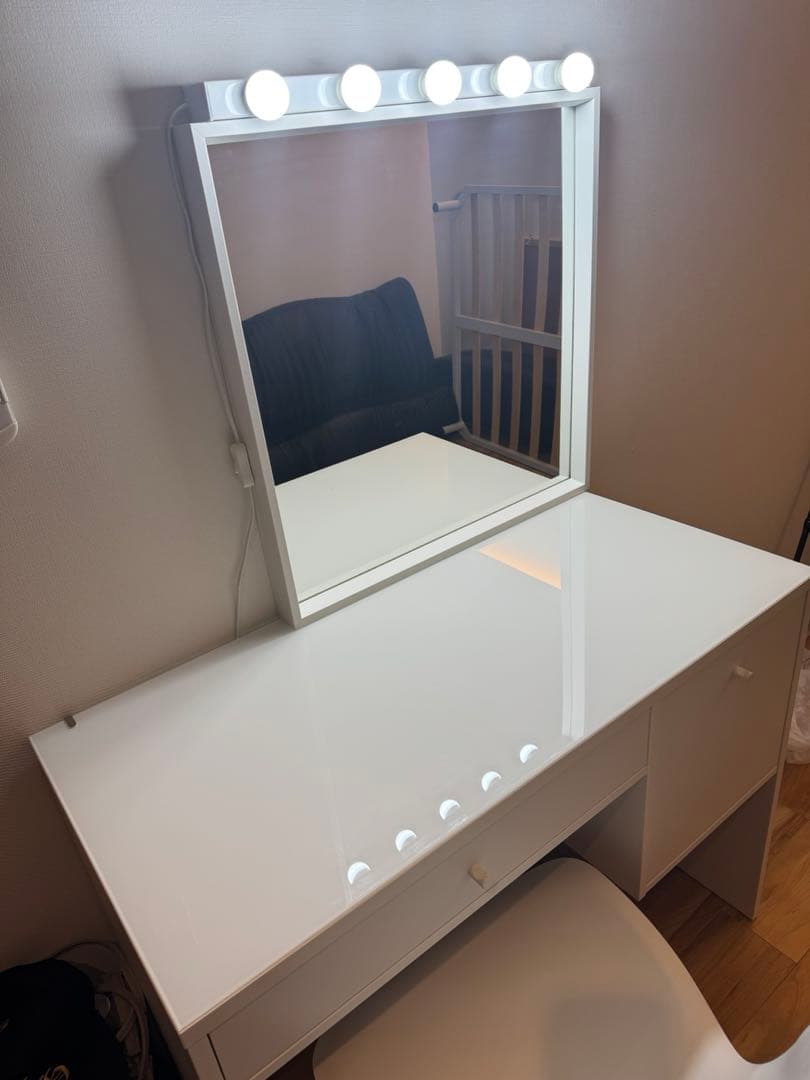 IKEA ドレッサー LED照明付き