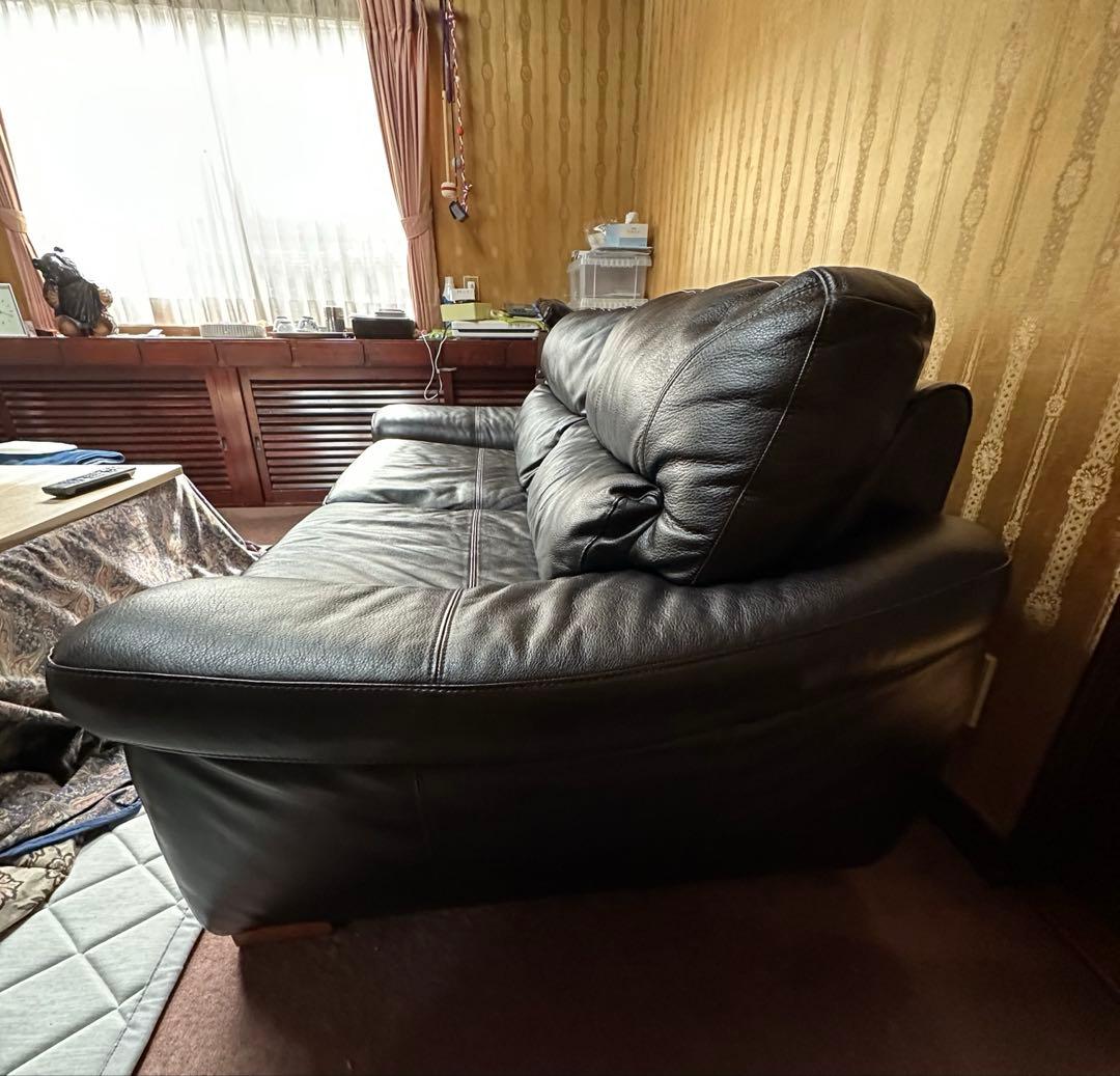 黒いレザー2〜3人掛けソファ