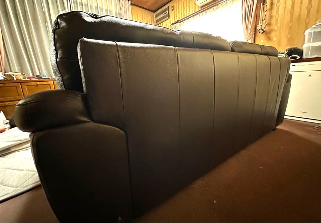 黒いレザー2〜3人掛けソファ