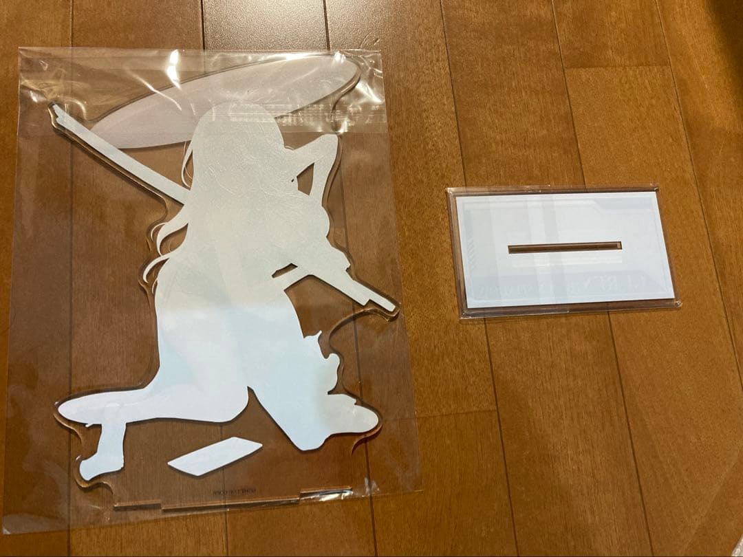 ビッグアクリルスタンド（紅蓮：ブラックシャドウ 射撃ポーズ） - メルカリ