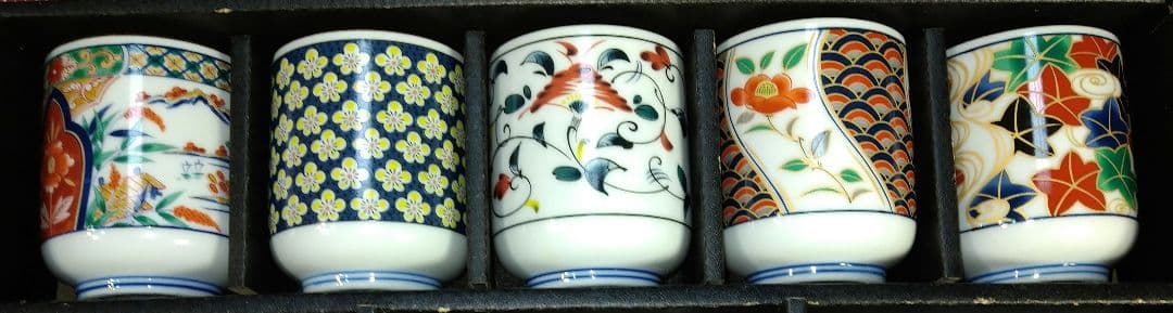 ♢【50年前のコレクション】新品・有田焼【春雄苑錦五彩作】湯呑2個