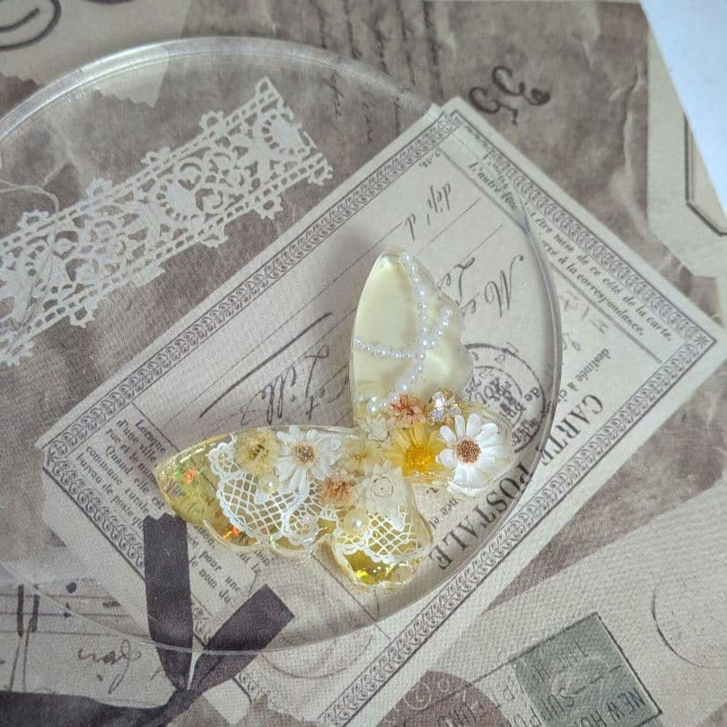 ＃318 イエロー✴ちょうちょ✴レジンヘアゴムキーホルダーブローチ