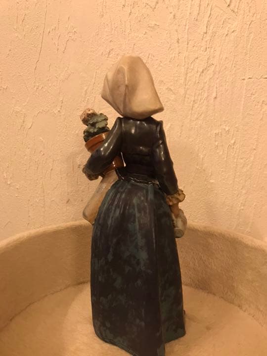 絶版　lladro\"Girl With Geranium\" #3508