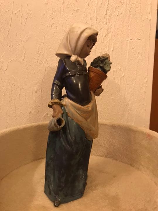 絶版　lladro\"Girl With Geranium\" #3508