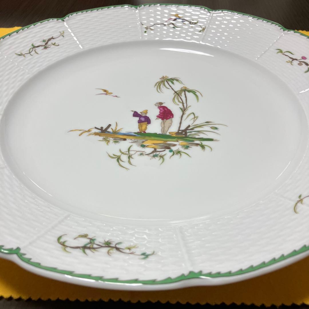 廃番品レイノー社のリモージュ陶磁器、色彩豊かな人物と鳥の絵柄の大皿