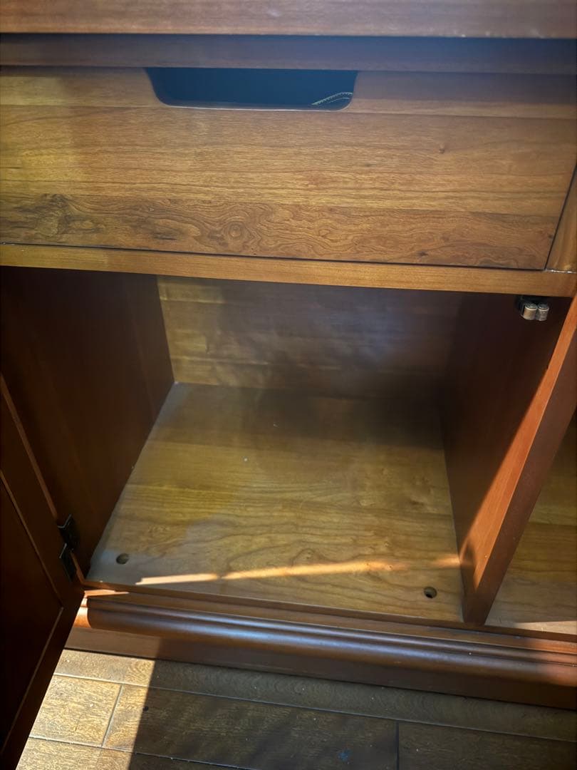 未使用　イーセンアーレン　キャビネット　棚　アンティーク　サイドボード　食器棚