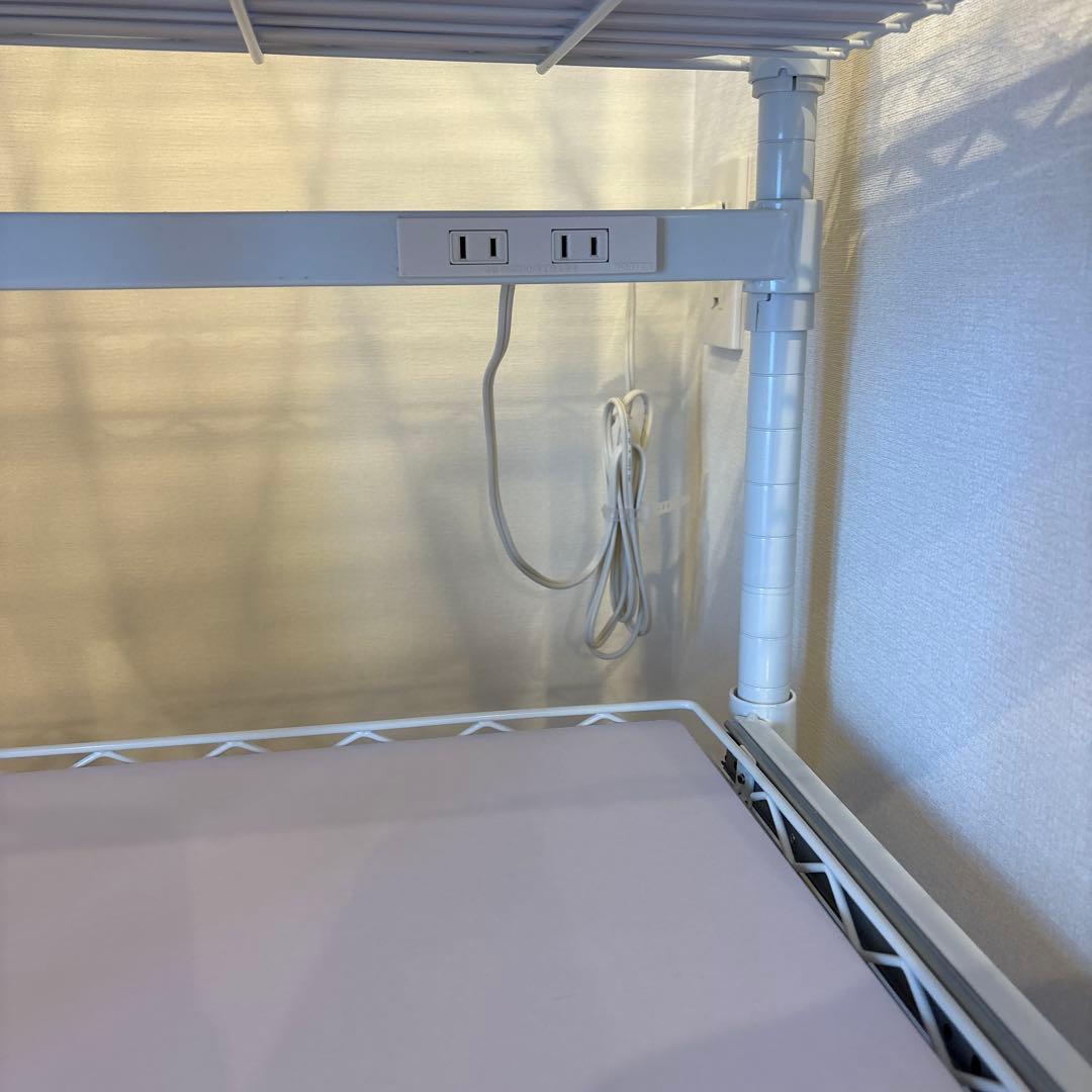 コンセント付きレンジ台キッチンラックホワイト 4段 スチール