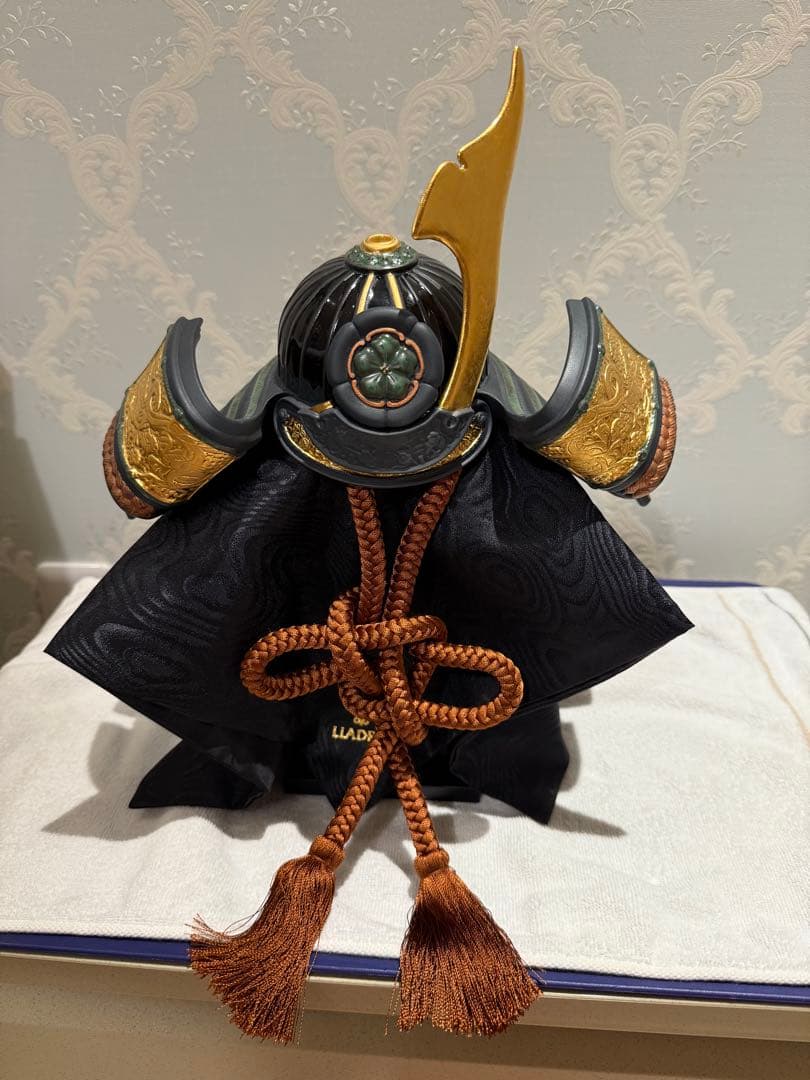 リヤドロ　兜　節句に　ガラスケース付き　難あり　価格交渉OK