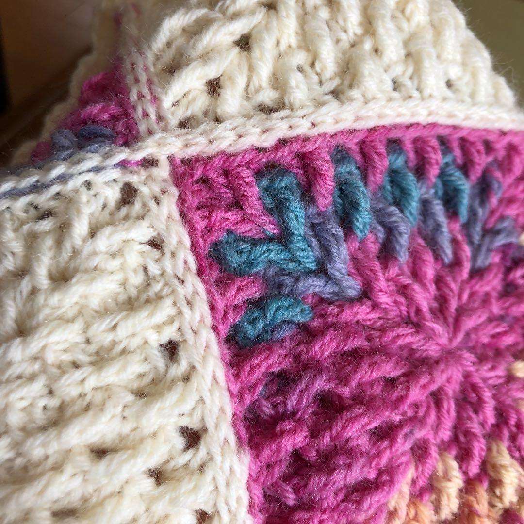 ハンドメイド モザイクグラニースクエアのマルチカバー - メルカリ