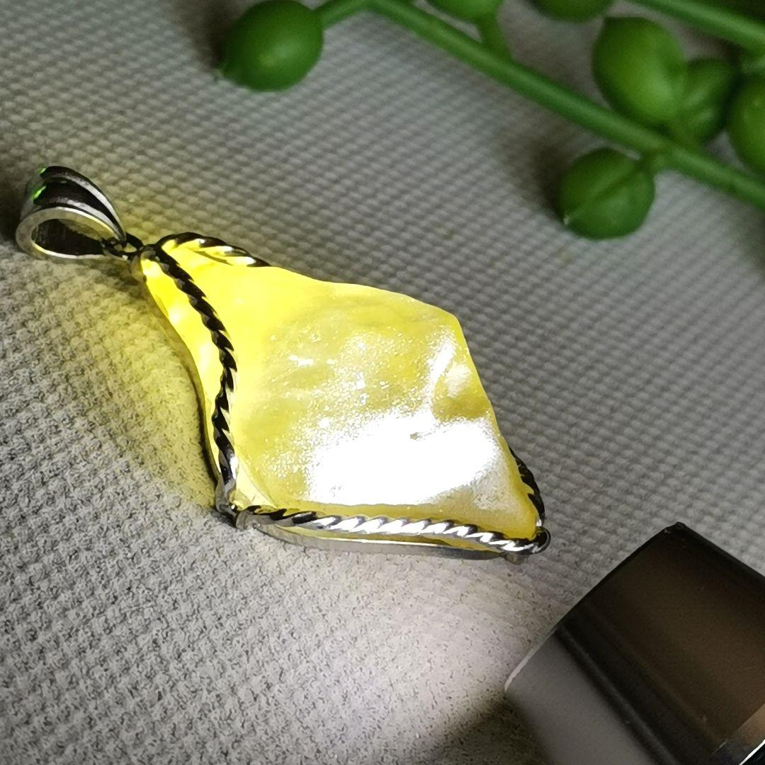 レア品　鑑定書付き　天然リビアングラス　天然ガラス　ペンダントトップ