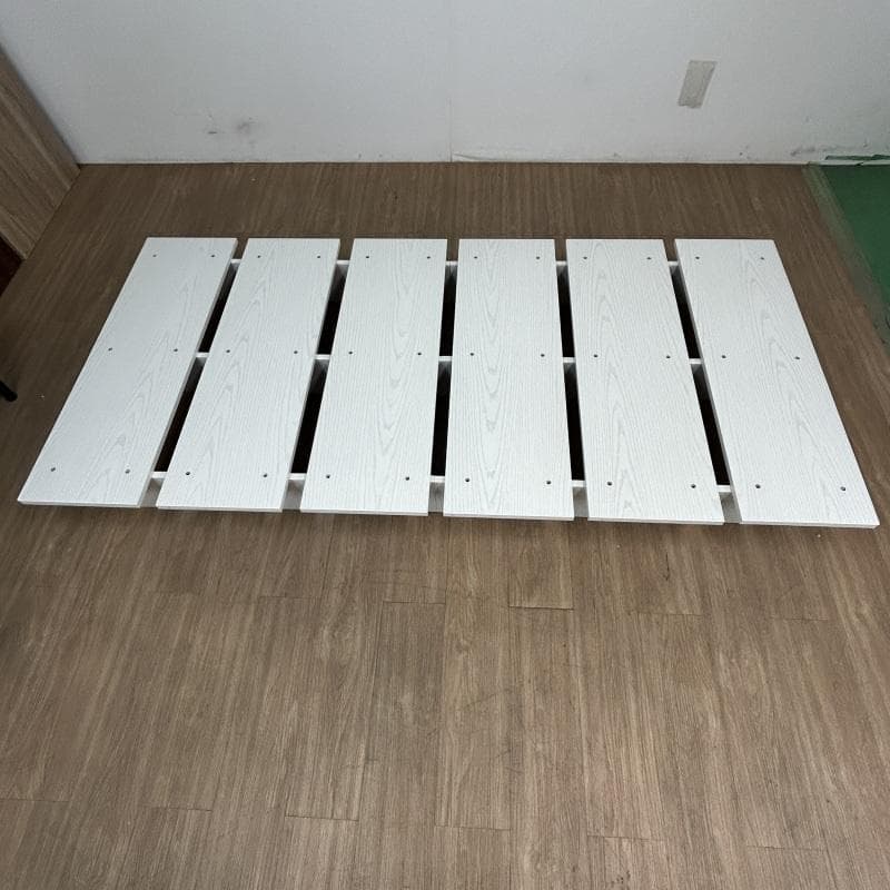 【新品】重厚感たっぷりの木製ベッドフレーム　セミダブル【OUTLET】