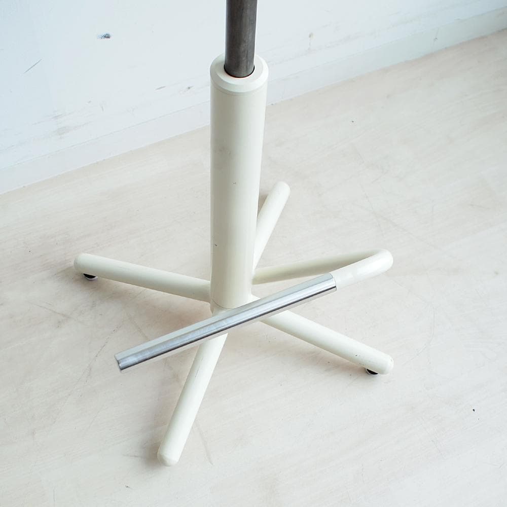 スチール製の昇降式スツール カウンターチェア ZR23875