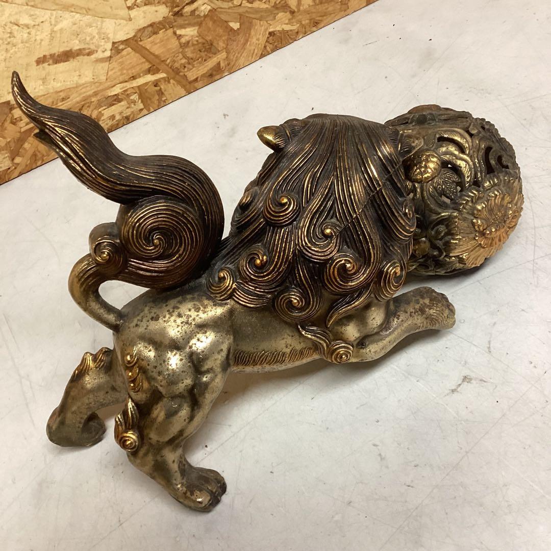 獅子　置物　金属製　魔除け　玉乗り　和風　インテリア　彫刻　縁起物（N68Y）