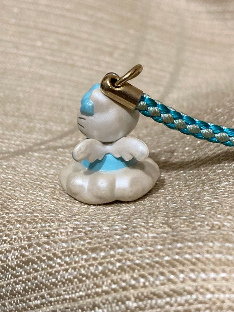 希少、ハローキティエンジェル雲根付 サンリオ2002のストラップ 超レア