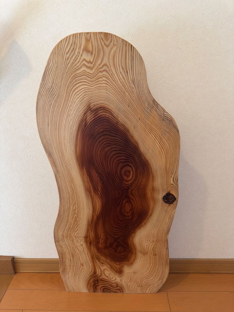 天然杉一枚板極美杢目、自然な曲線型センターテーブル 蜜蝋クリーム