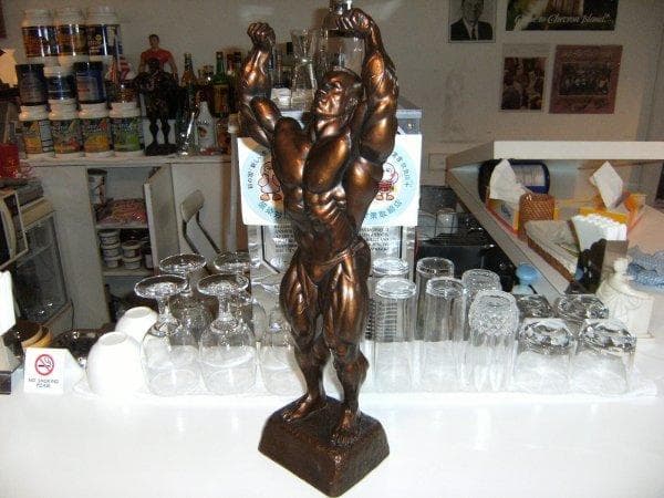 非売品★アメリカ選手権大会 ボデイビル トロフィー★ゴールドジム