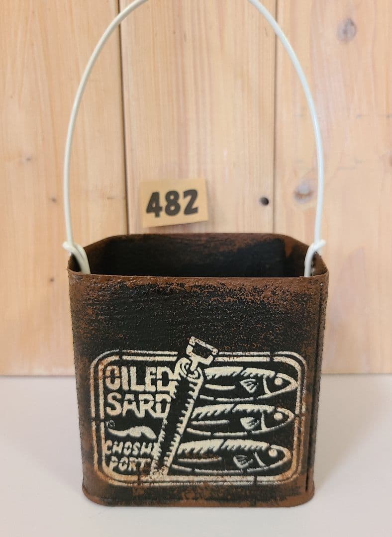 ひろ様♥️♥️♥️専用です。482 持ち手紅茶缶。リメ缶 リメ缶 ﻿ ﻿ 素敵な写真でしたので再掲させていただきました。﻿ ﻿ 業務