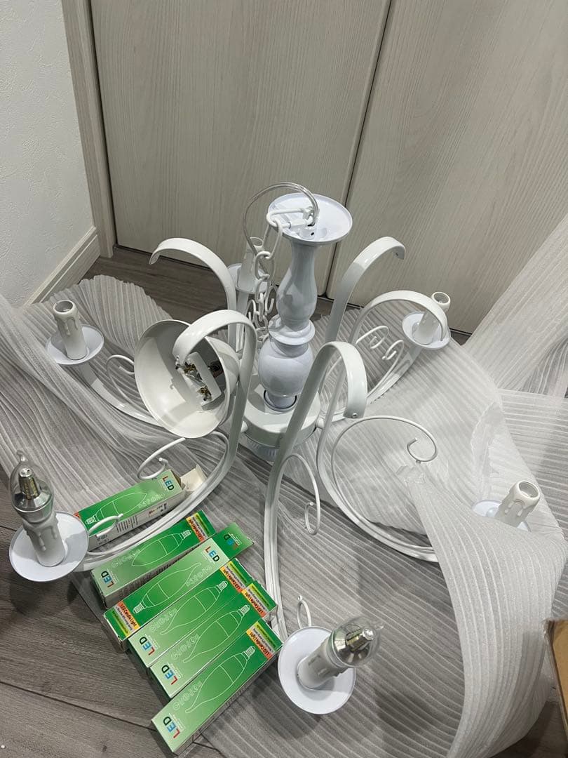 ホワイトシャンデリア LED電球付き