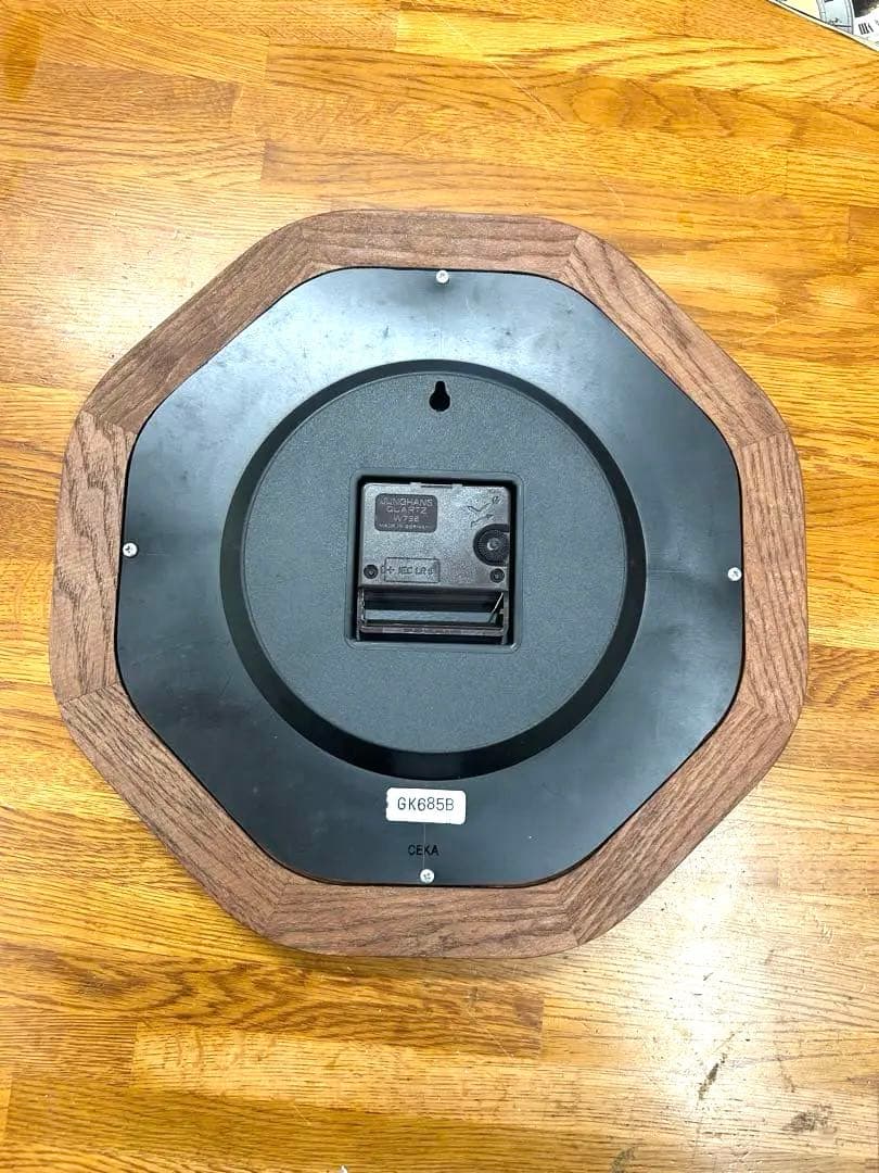 ドイツ製掛け時計素晴らしい木材です　クオーツ