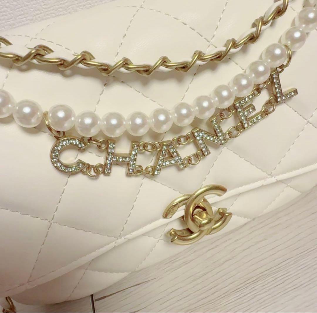 CHANEL キルティングショルダーバッグパールチェーン ロゴノベルティ