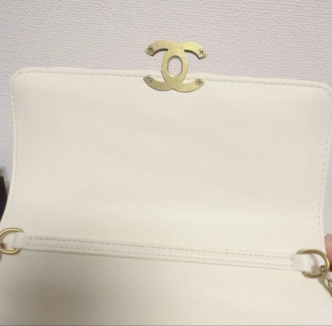 CHANEL キルティングショルダーバッグパールチェーン ロゴノベルティ