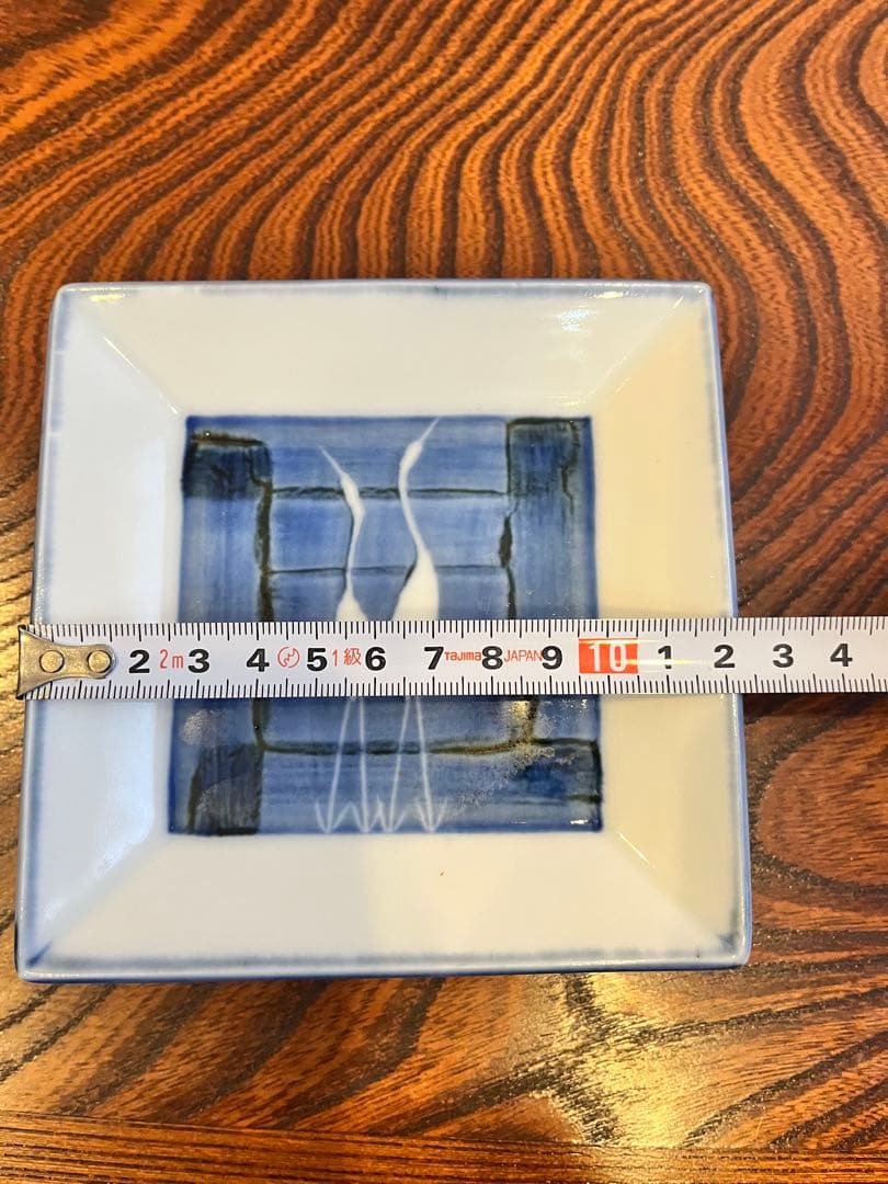 青い背景の白い鳥の皿4枚セット